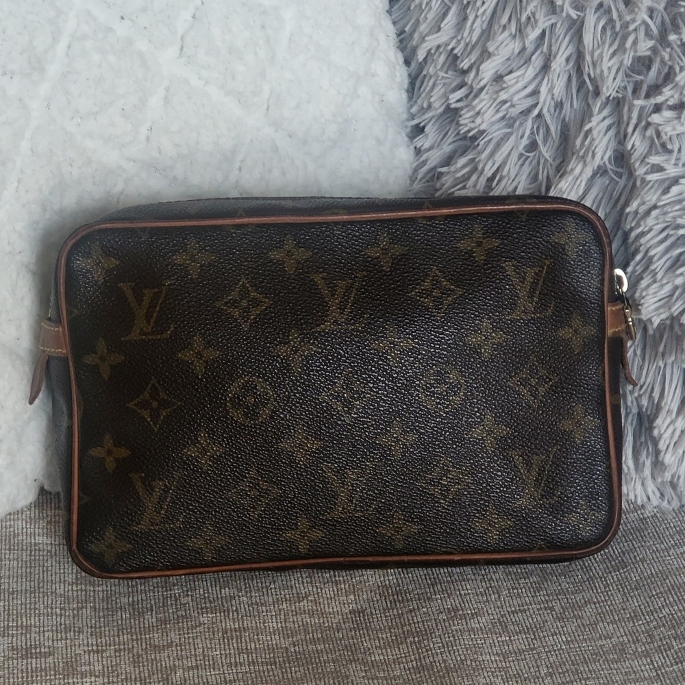 LOUIS VUITTON Compeigne 23 Clutch Monogram..Authentic!!! - Picture 3 of 11